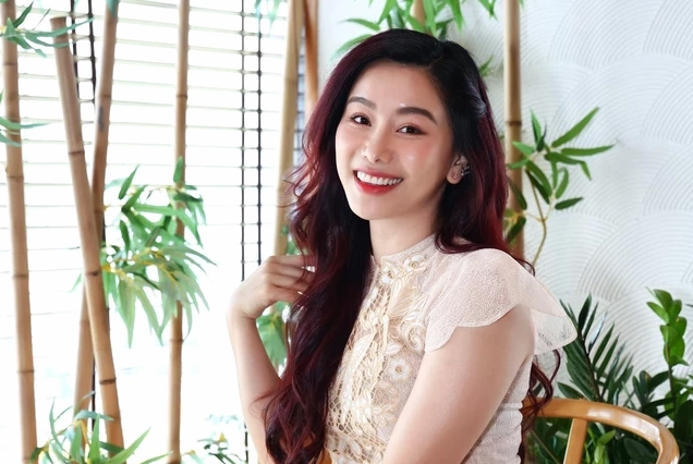 Hình ảnh trẻ trung của MC Anh Thơ