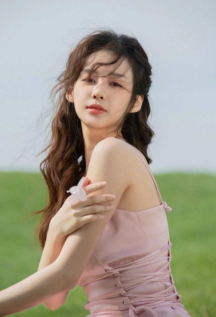 Hình ảnh Trịnh Hợp Huệ Tử trên bìa tạp chí.