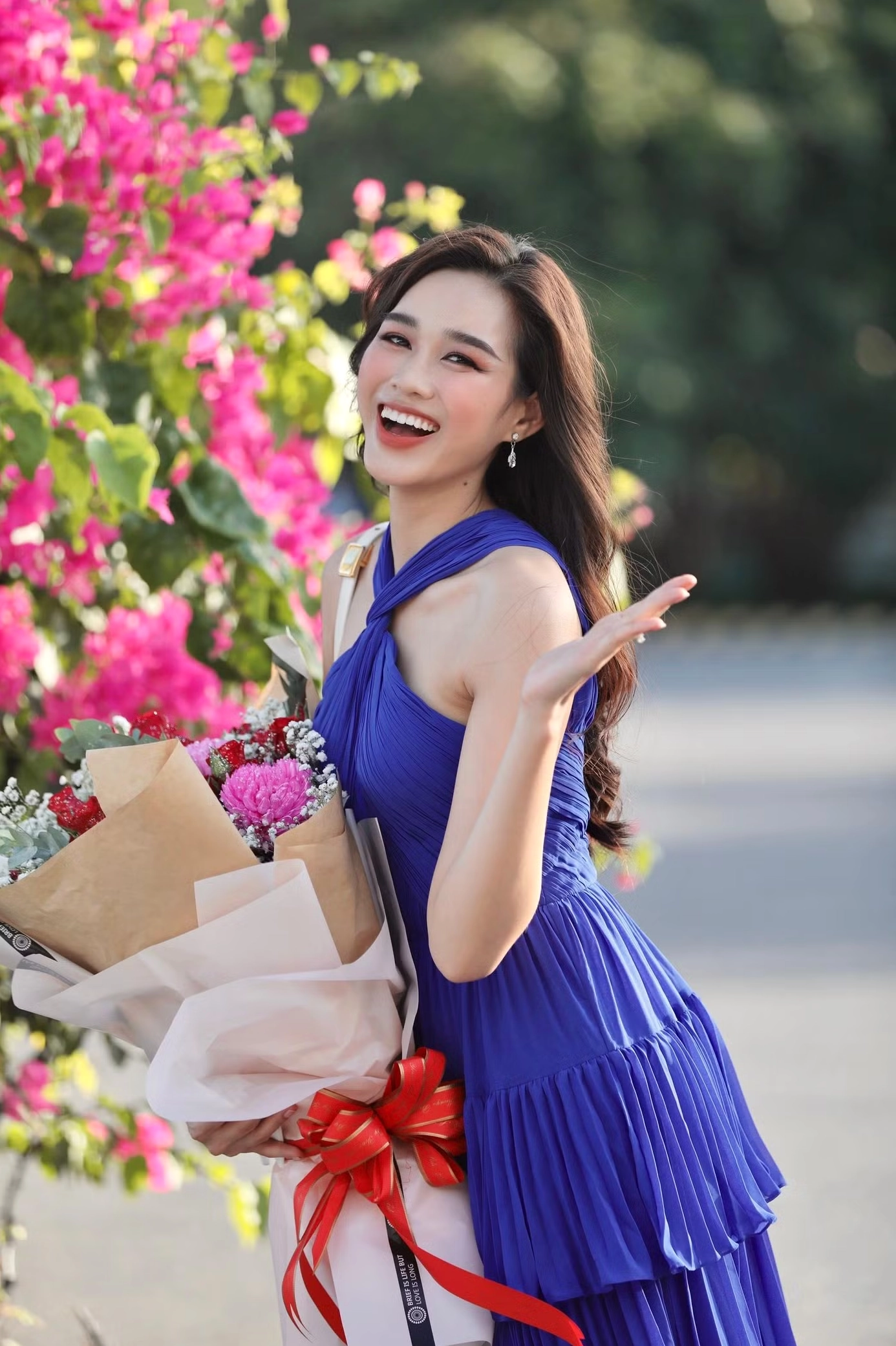 Hoa hậu Đỗ Thị Hà chia sẻ về cảm xúc khi trở về Việt Nam.