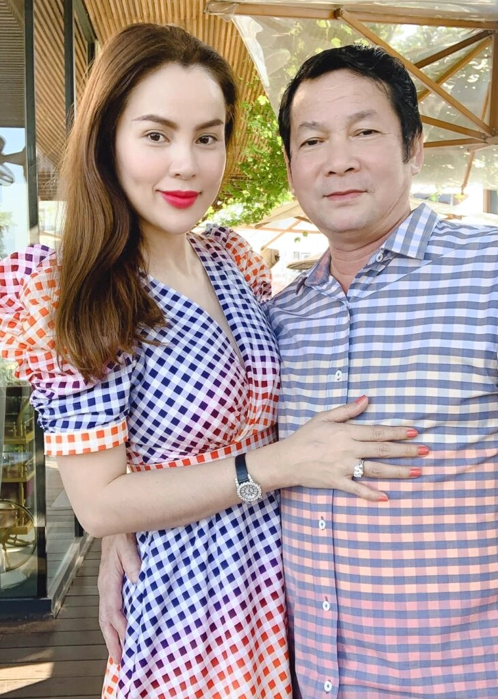 Hoa hậu Phương Lê với phong cách sang trọng