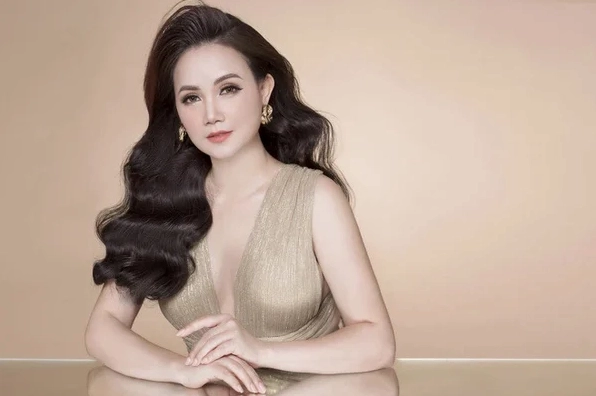 Hoàng Yến diễn viên trong một buổi phỏng vấn.
