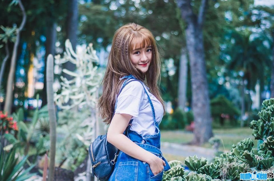 Hot girl Le Nguyen Bảo Quỳnh sở hữu đôi mắt đẹp cuốn hút