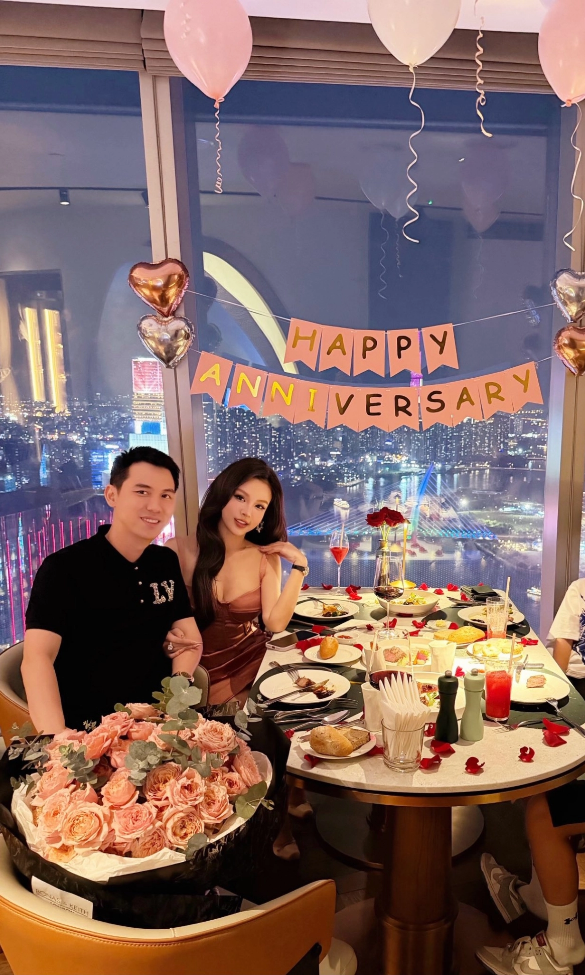 Huyền Baby kỷ niệm 13 năm cưới chồng doanh nhân
