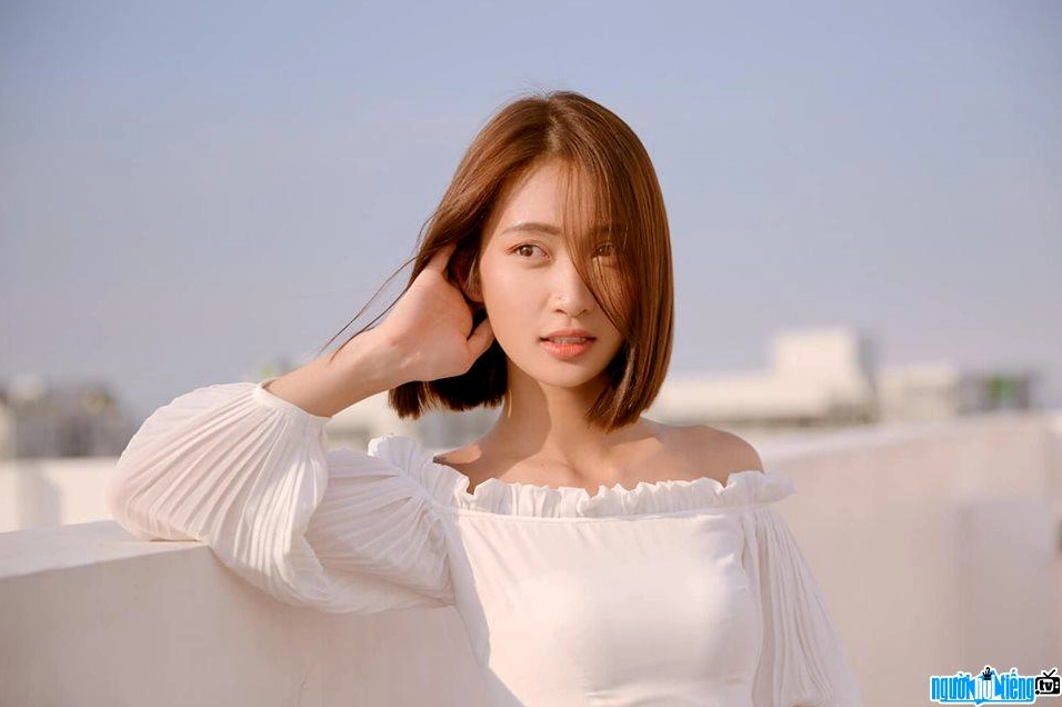 Juky San khoe dáng dưới ánh nắng vàng