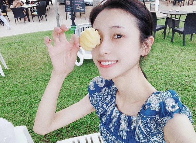 Khương Tử Tân trong một buổi chụp hình.