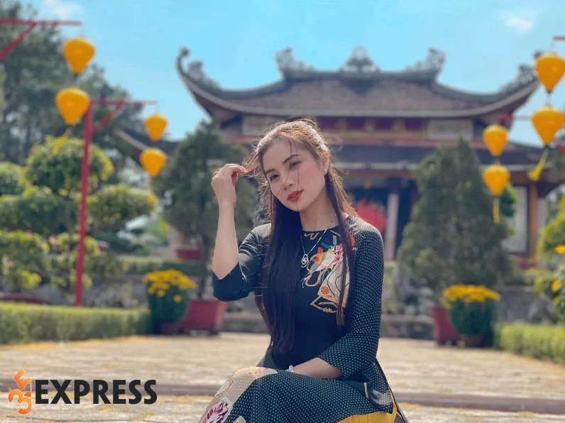 Lâm Mỹ Vân trong một khung hình đẹp