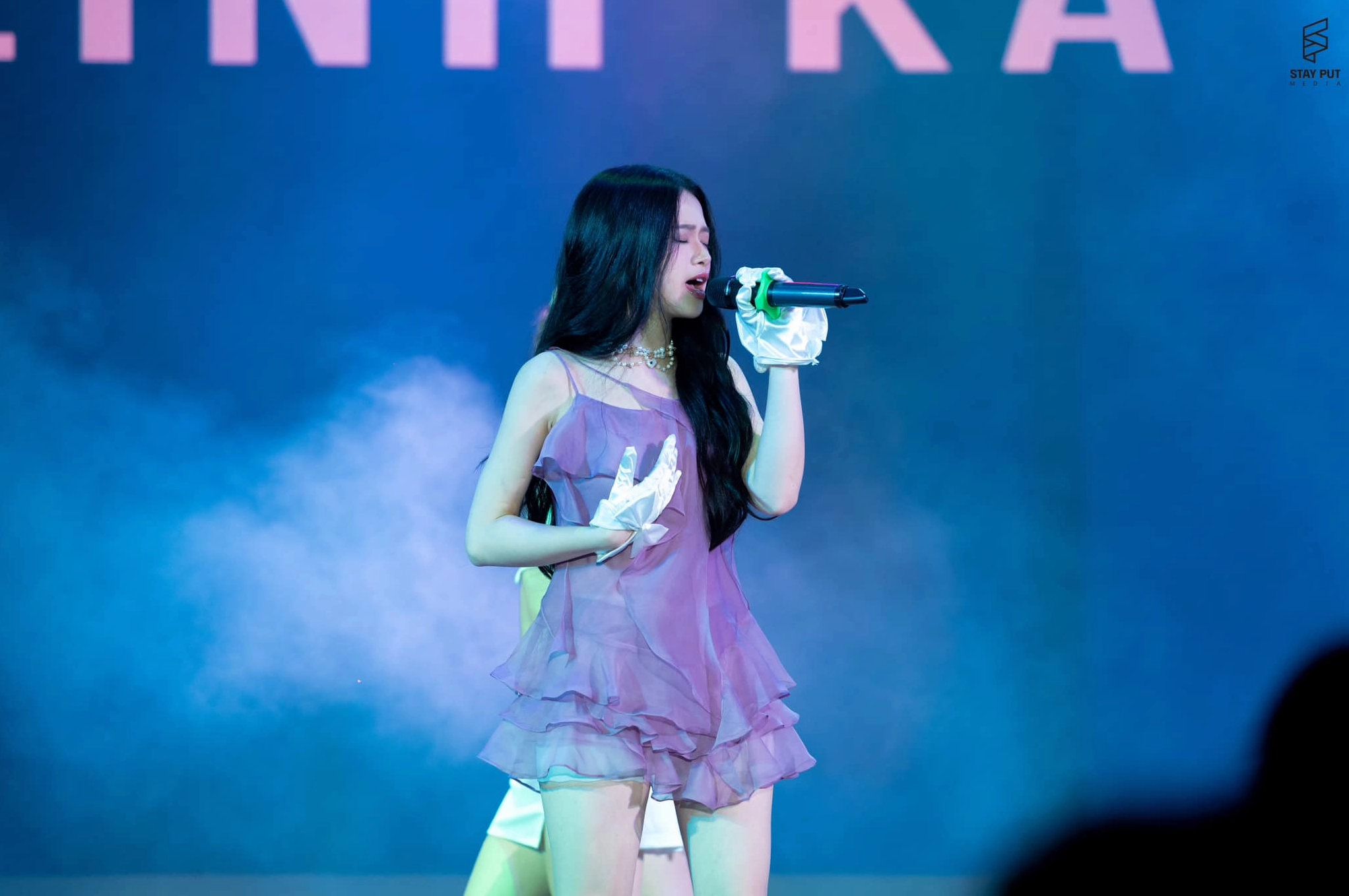 Linh Ka với nụ cười rạng rỡ