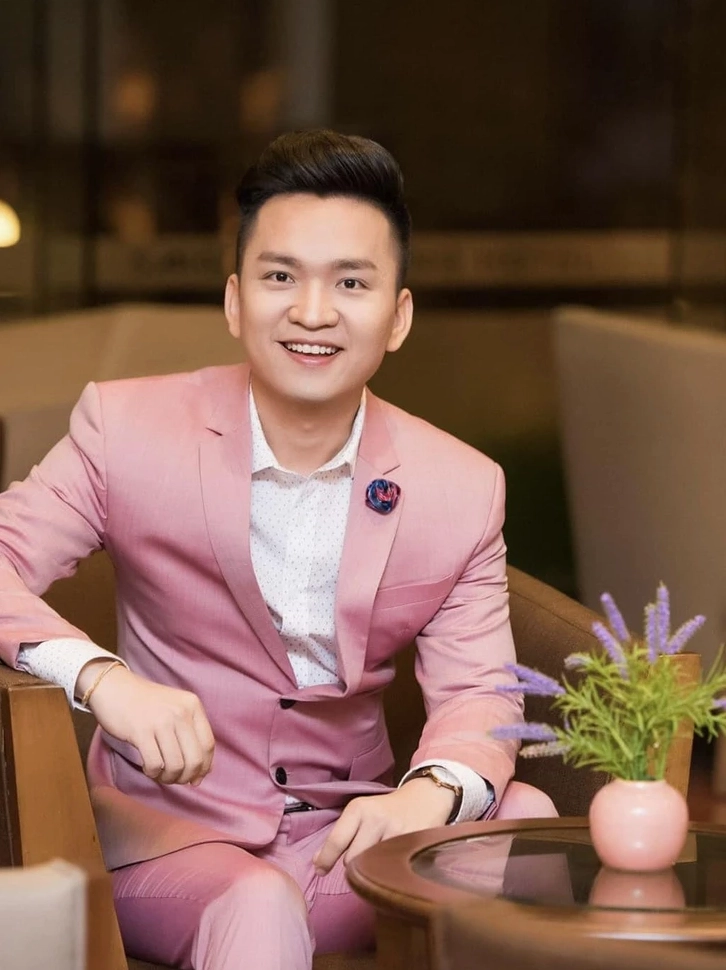 MC Hạnh Phúc trong một buổi phỏng vấn.