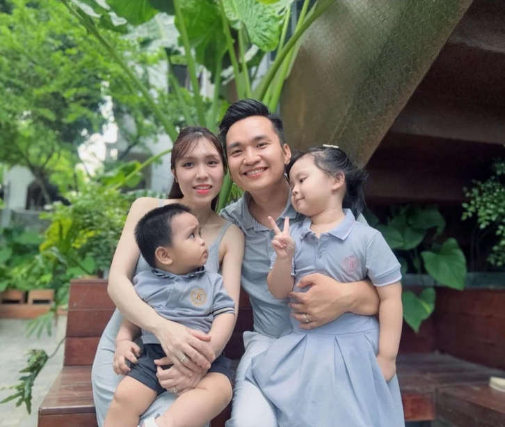 MC Hạnh Phúc với nụ cười viên mãn sau khi vượt qua bệnh tật.