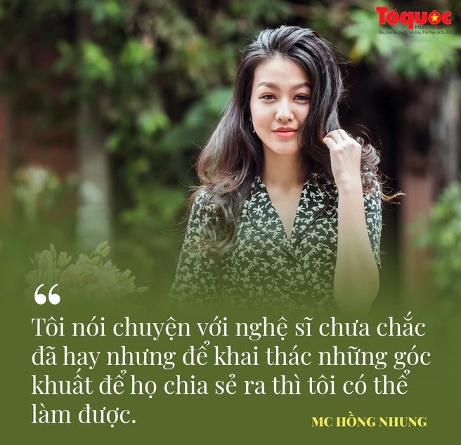 MC Hồng Nhung trong trang phục thanh lịch.