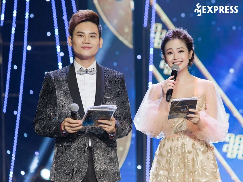 MC Hồng Phúc thể hiện sự chuyên nghiệp trên sân khấu