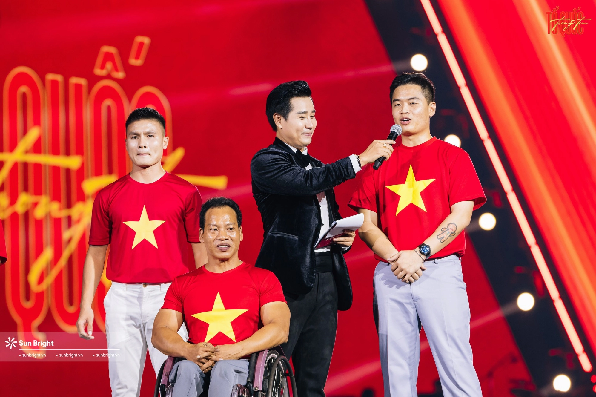 MC Nguyên Khang và các nghệ sĩ