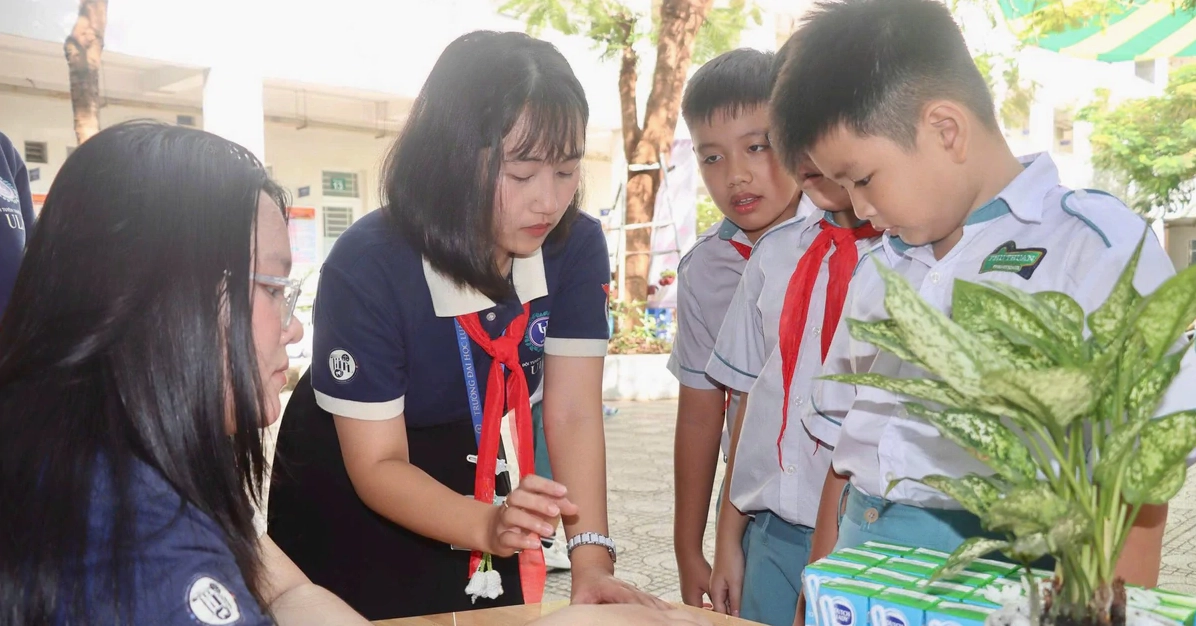 Năm học mới, thiếu nhi TP.HCM 'rèn đức, luyện tài, làm chủ tương lai'