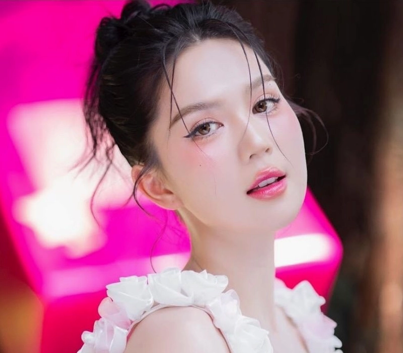 Ngọc Trinh khoe vóc dáng quyến rũ