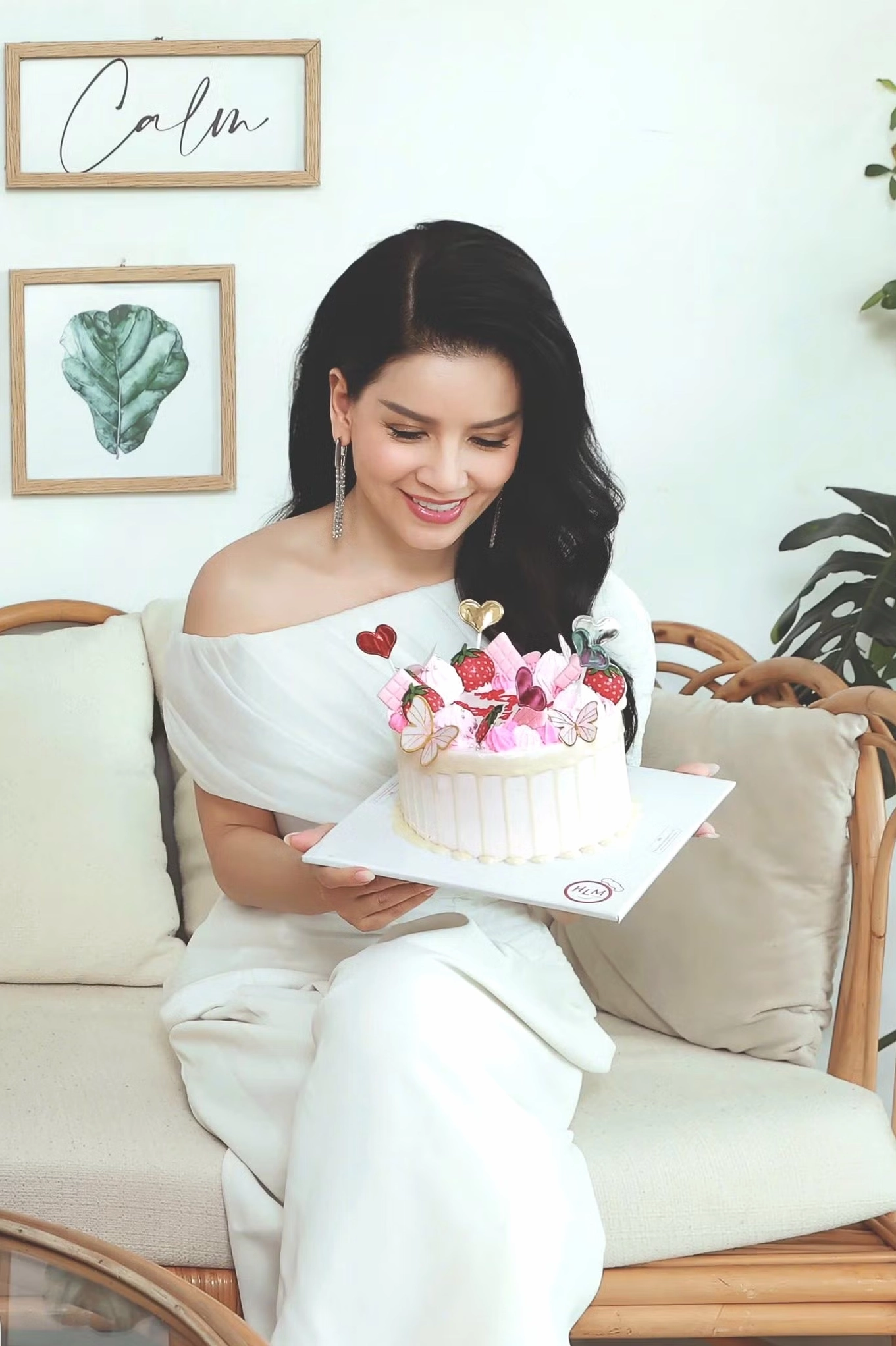 Ngọc Trinh với phong cách thời trang ấn tượng.
