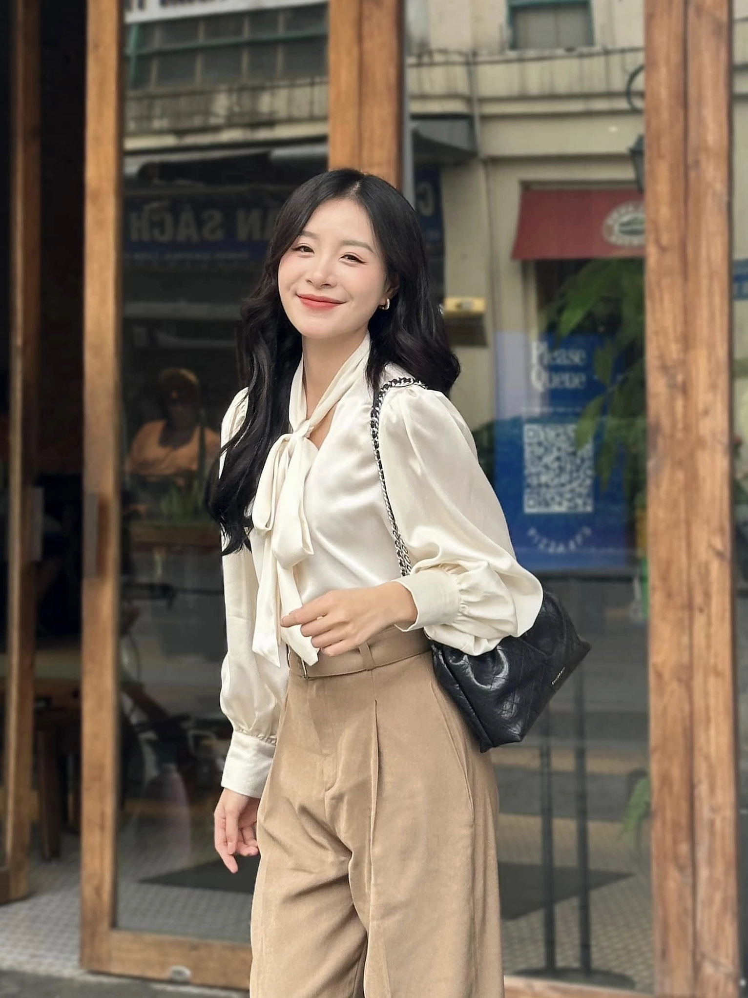 Nhan sắc cuốn hút của Trang Emma