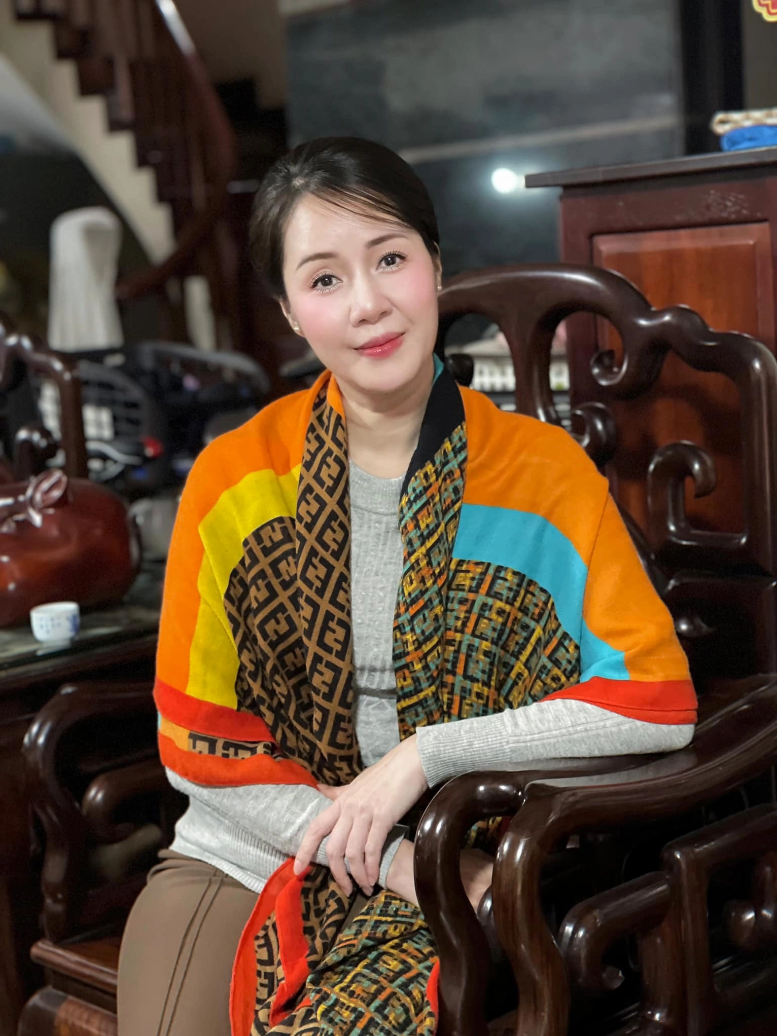 Nhan sắc trẻ trung của diễn viên Mai Huê ở tuổi U50
