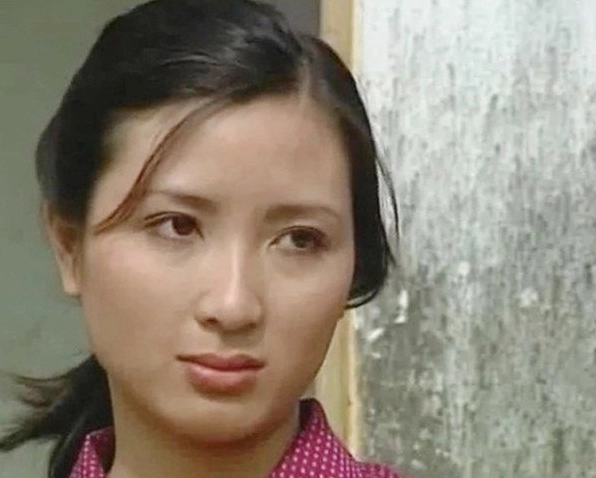Nhan sắc vượt thời gian của diễn viên Khánh Huyền.