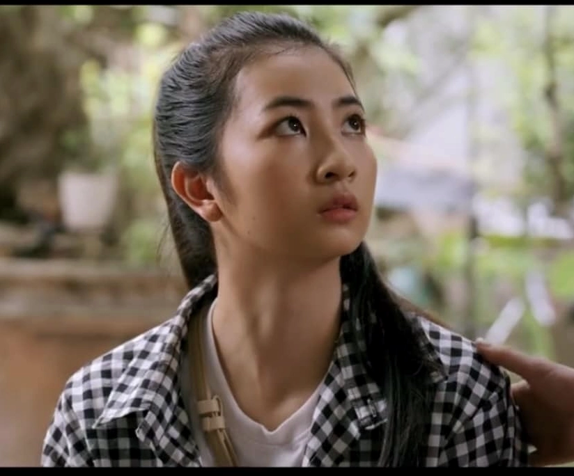 Nữ diễn viên Linh Chi trong một cảnh quay khác