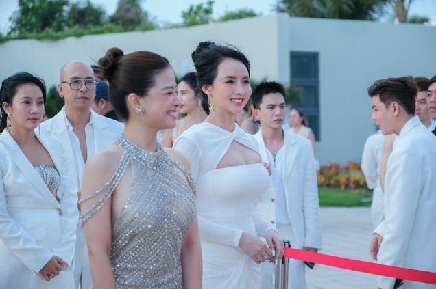 Nữ diễn viên Lucy Như Thảo xuất hiện nổi bật tại show thời trang của NTK Đỗ Long - Ảnh 6.