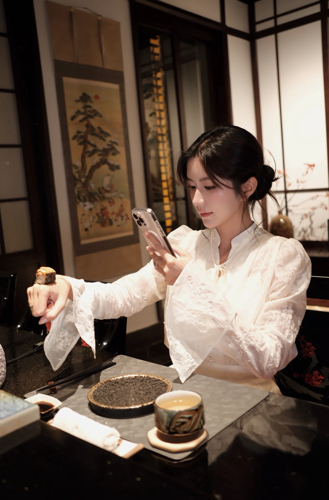 Nữ diễn viên Ngọc Huyền trong một cảnh quay phim