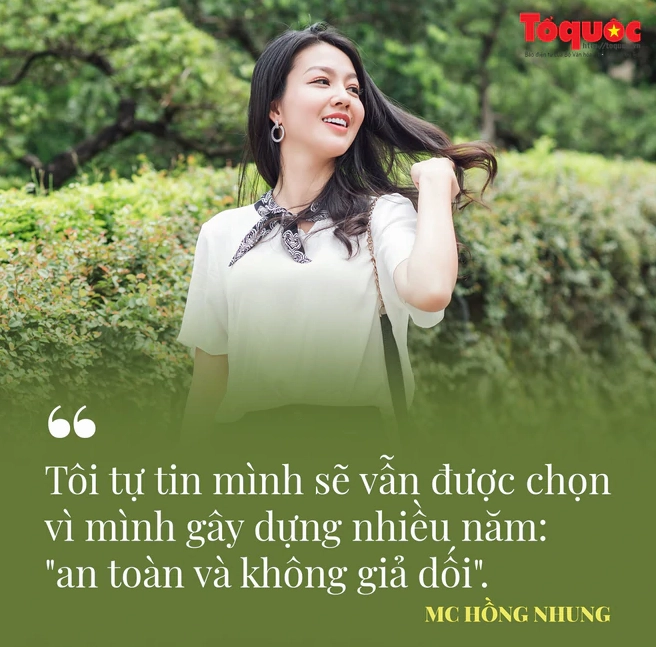 Nữ MC Hồng Nhung đang dẫn chương trình.