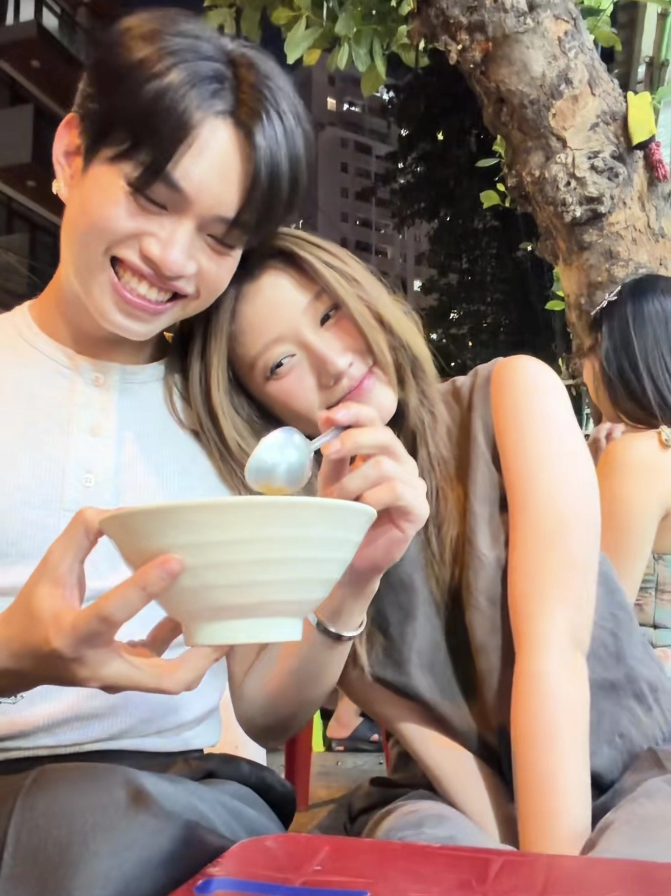 Pháp Kiều và bạn diễn