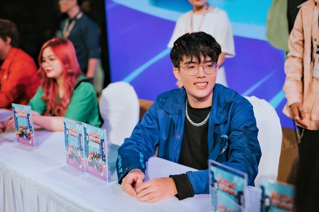 Phong Cận TV: “Tôi đã từng rất cô đơn và không hiểu ý nghĩa của cuộc sống là gì, nhưng đó là động lực để tôi vươn lên sống tiếp”