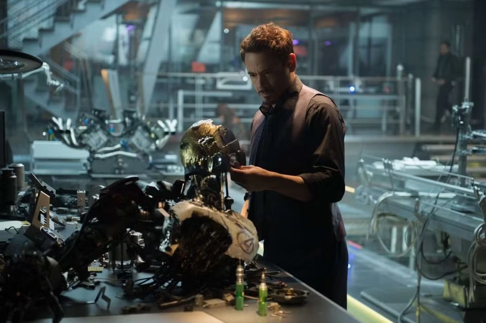 Robert Downey Jr. trong vai Iron Man