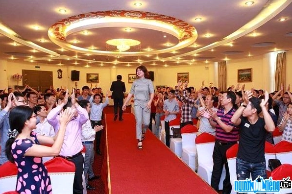 Sự thu hút của các buổi nói chuyện của Hoàng Kim Dung