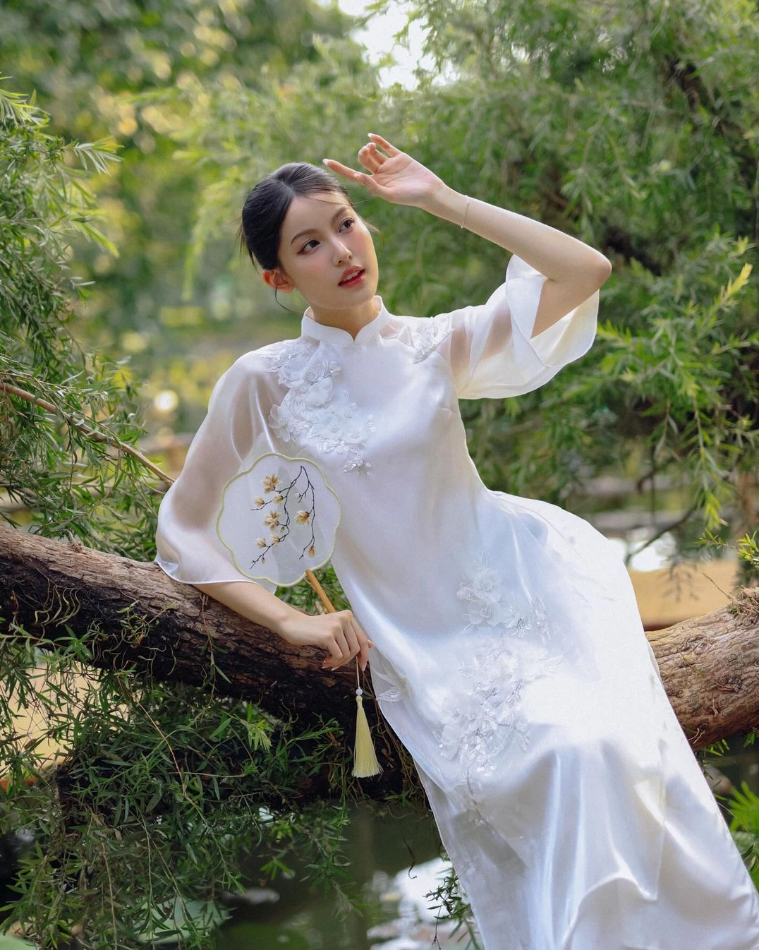 Tăng Mỹ Hàn khoe dáng