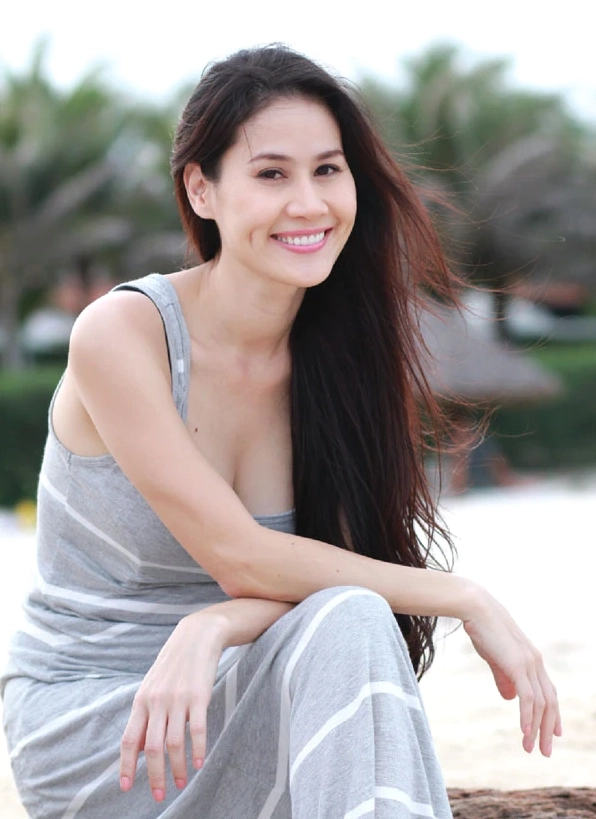 Thân Thúy Hà trong một cảnh quay phim 'Mưa Đỏ'.