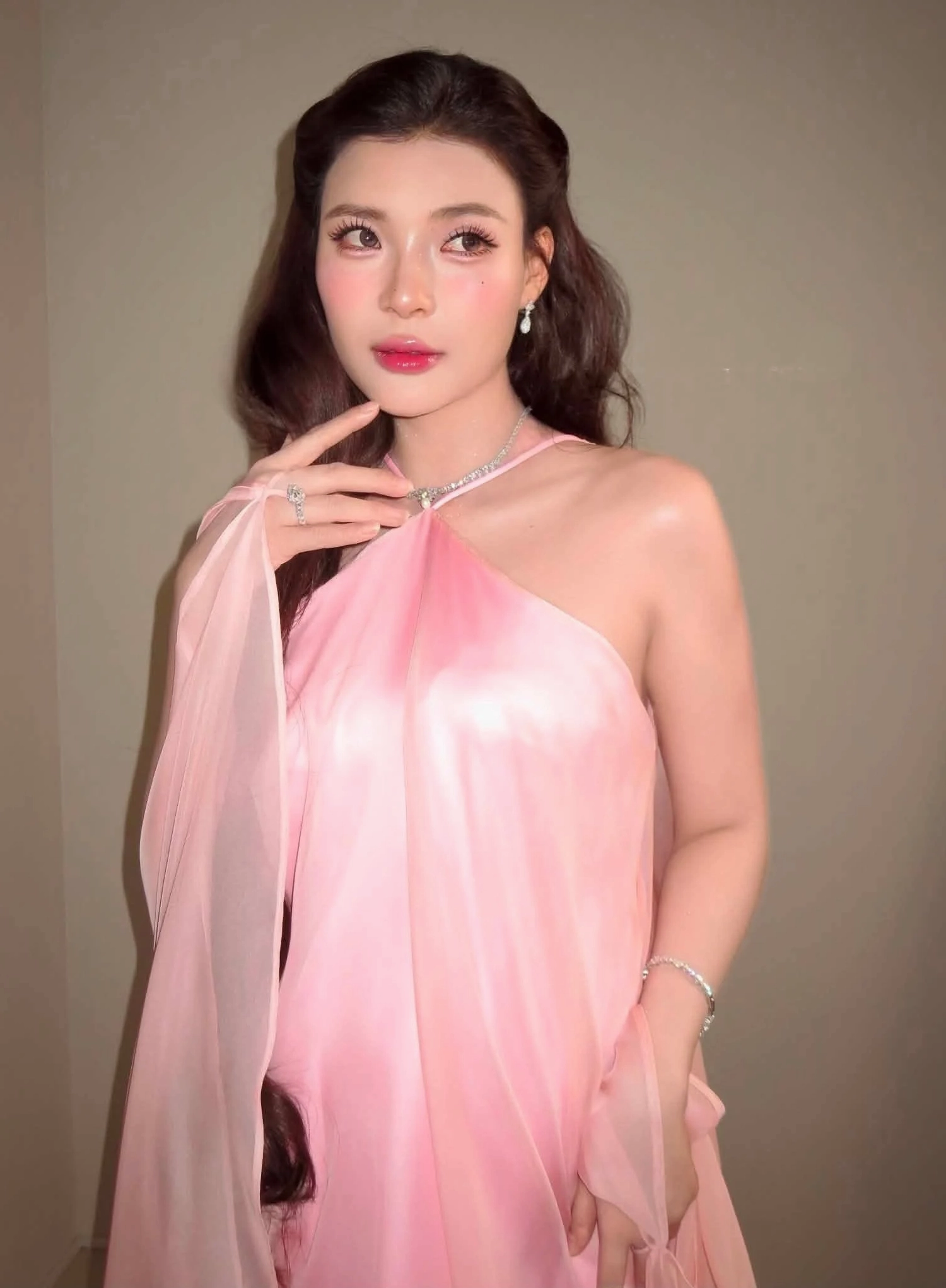 Thúy Diễm tại một buổi từ thiện.