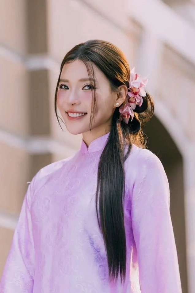 Thúy Diễm trong một buổi chụp hình.
