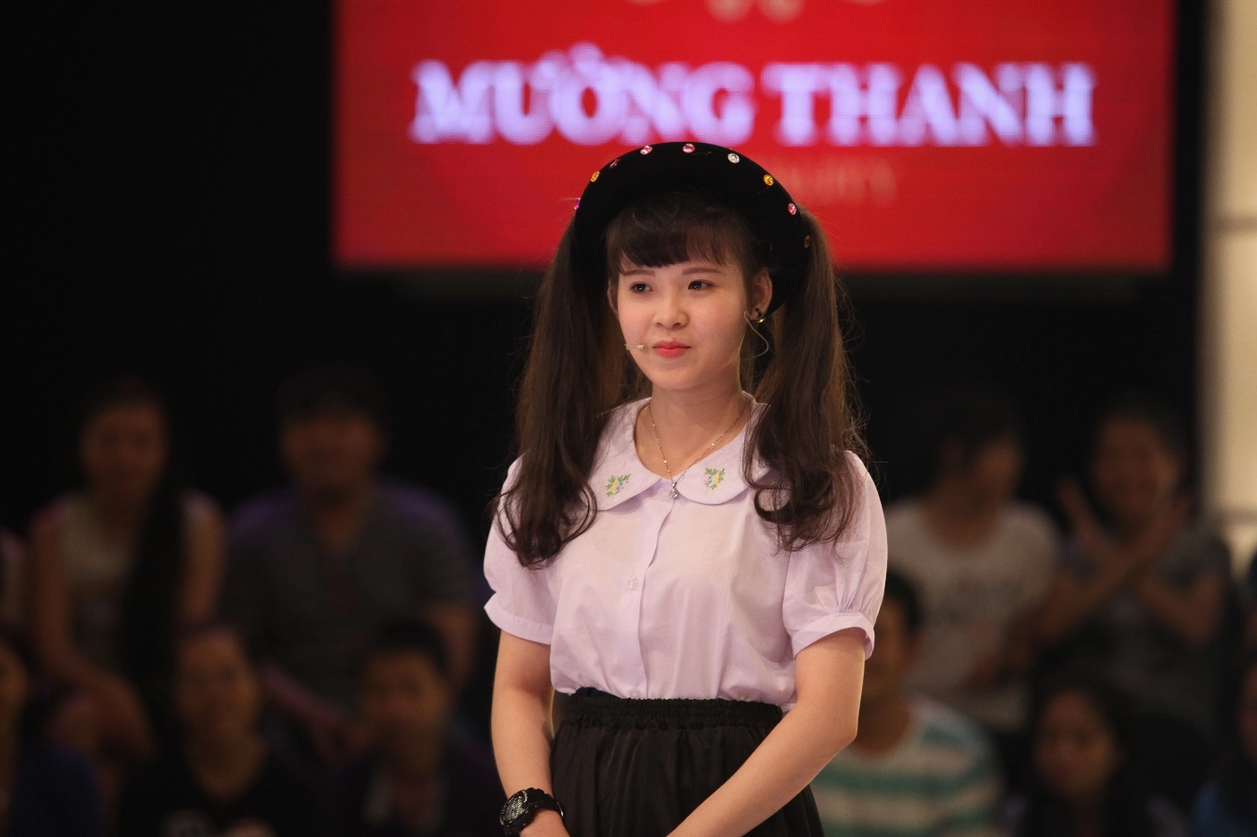 Thúy Kiều FAPtv chụp ảnh cùng nhóm FAPtv