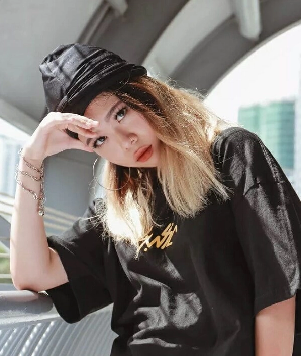 Tlinh trong một buổi phỏng vấn