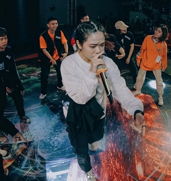 Tlinh với phong cách trẻ trung, năng động