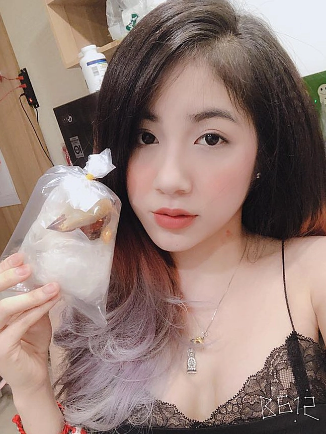 Trân Mèo khoe dáng chuẩn trên trang cá nhân.