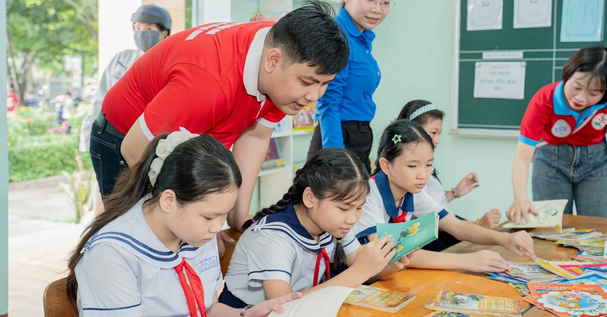 Trao học bổng cho thiếu nhi