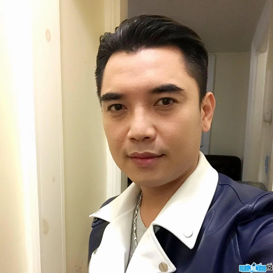 Vẻ ngoài điển trai của ca sĩ Lưu Gia Bảo