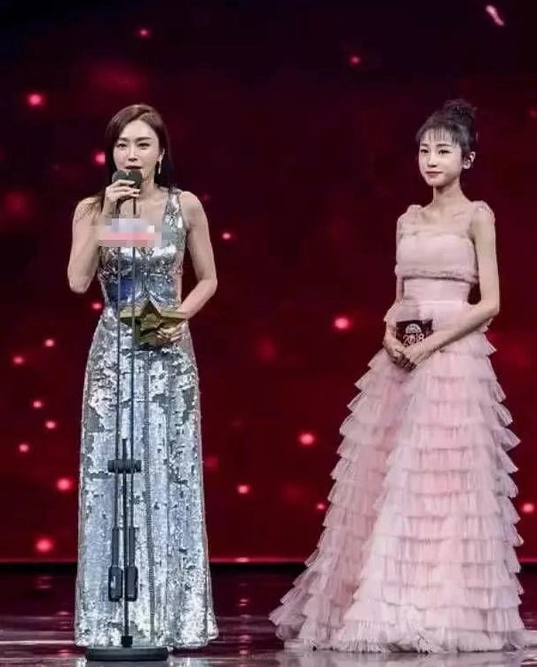 Vẻ ngoài thu hút của Khương Tử Tân.