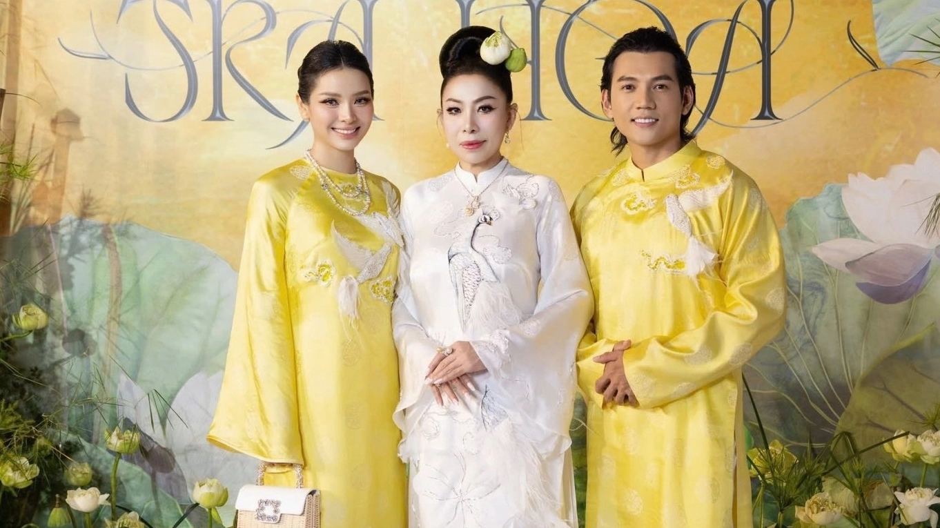 Vợ chồng Lý Bình và Phương Trinh Jolie xuất hiện tại một sự kiện.