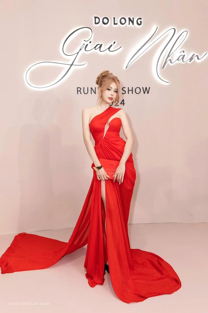 Võ Nữ Ngân Hà trong một buổi chụp hình