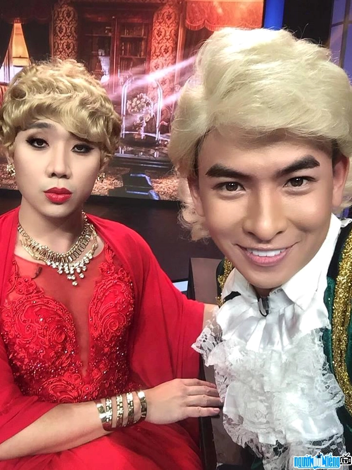 Bức ảnh diễn viên Huỳnh Quý và MC Trấn Thành