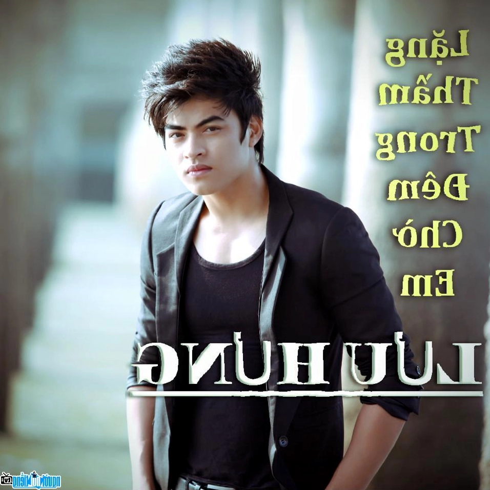 Ca sĩ Lưu Hưng trong Album Lặng Thầm Trong Đêm Chờ Anh