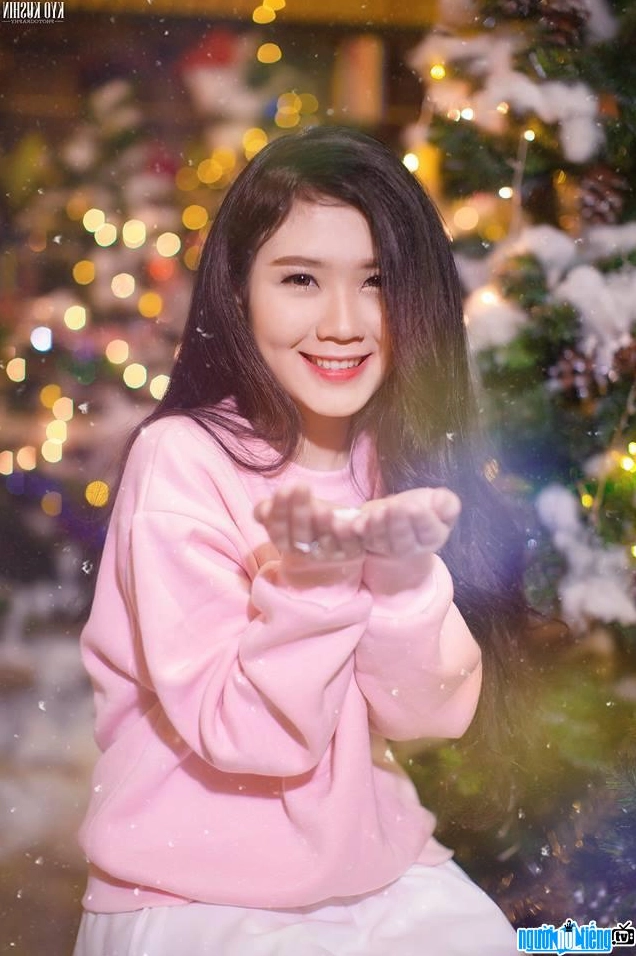 Cận cảnh nhan sắc của Vân Anh Faptv