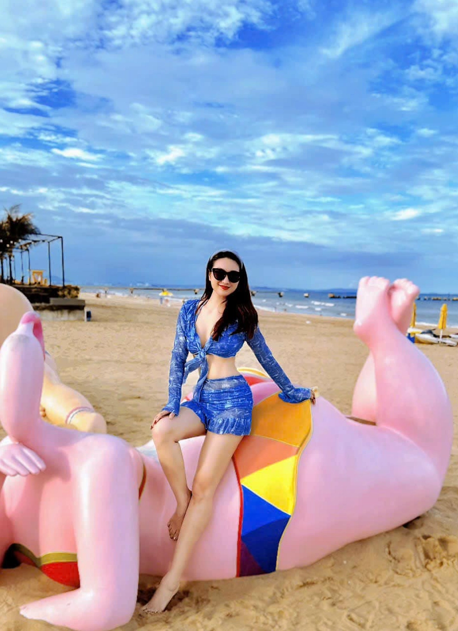 Cao Mỹ Kim trong hình ảnh một nữ doanh nhân thành đạt, quyến rũ