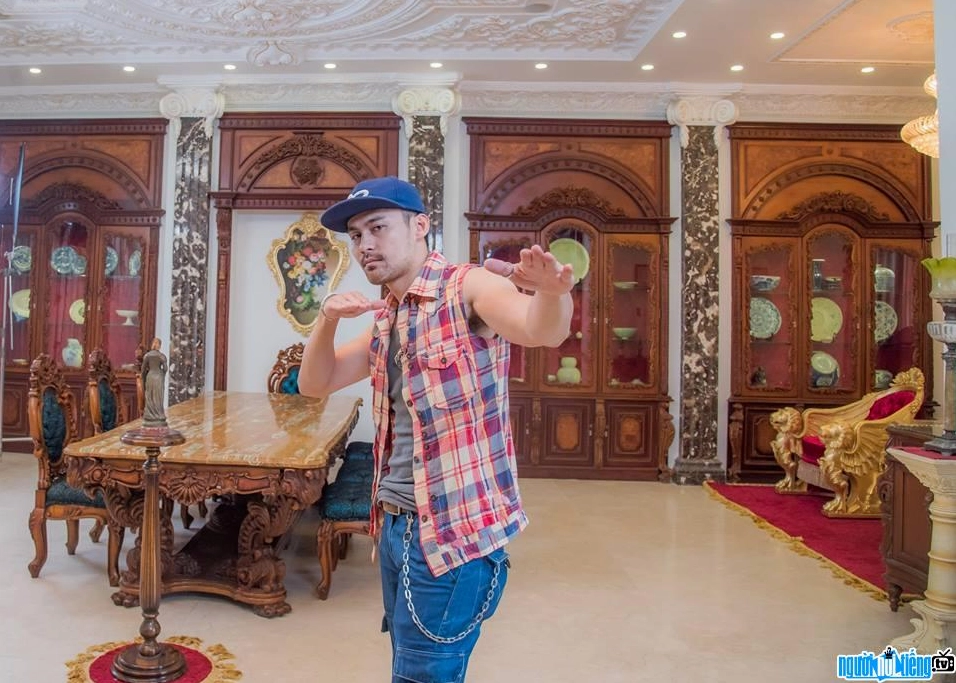 Diễn viên Lâm Minh Thắng trong vai côn đồ phim Bẫy Rồng