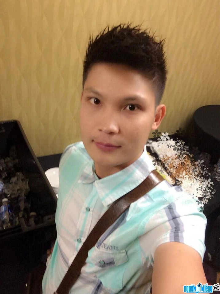 Hình ảnh ca sĩ Lâm Chấn Hải