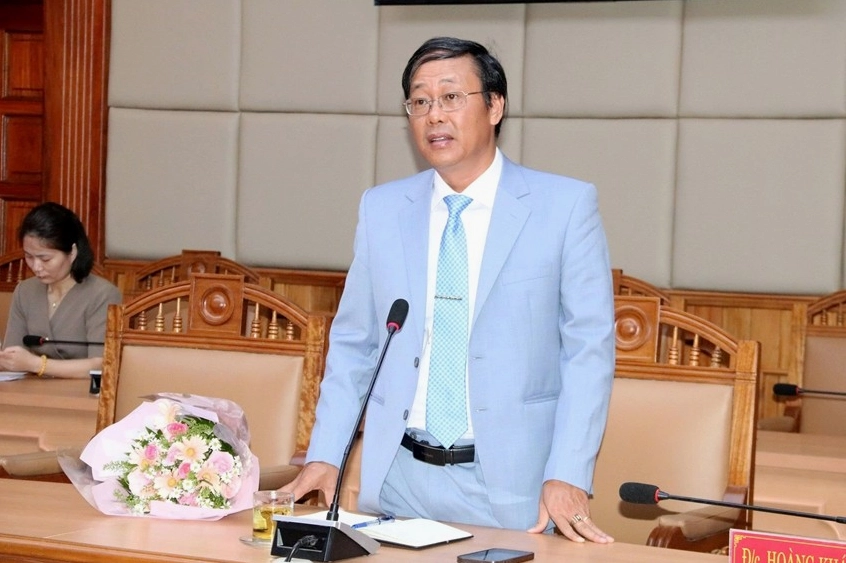 Hình ảnh Hoàng Đăng Khoa trong trang phục biểu diễn